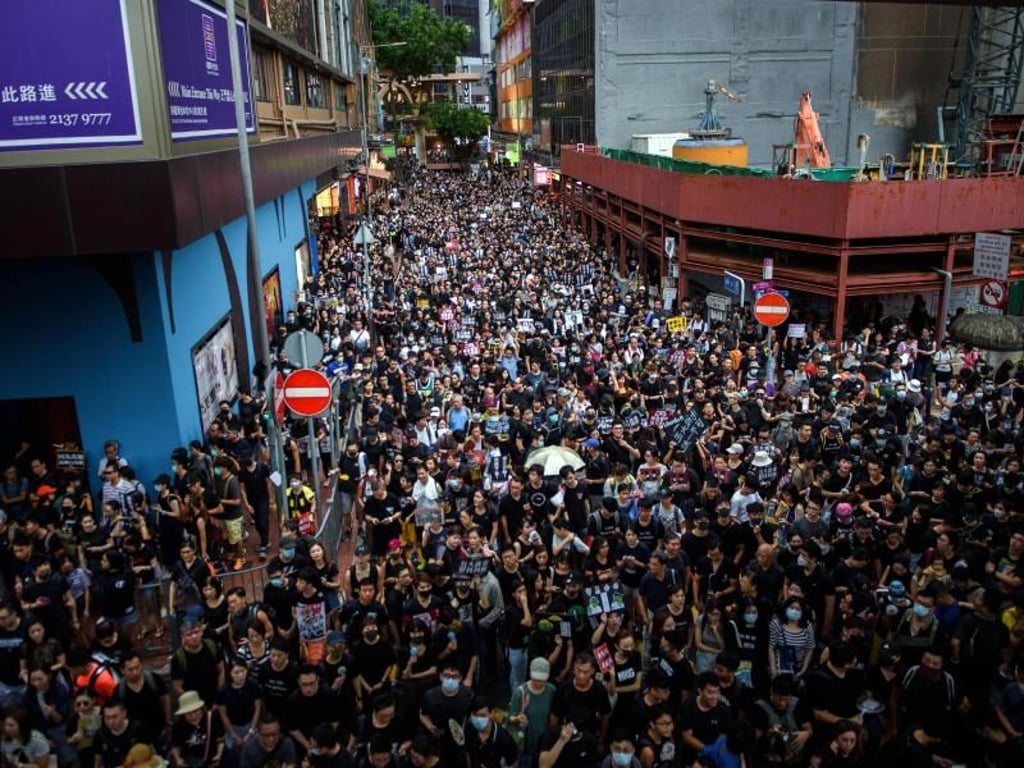 Tausende Demonstranten protestieren in Hongkong gegen die prochinesische Regierung. Foto: Gregor Fischer