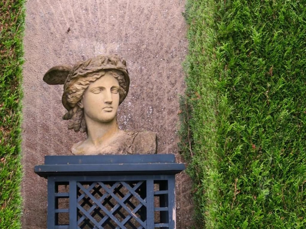 Büste im Garten von Château de Brécy - die Anlage stammt noch aus dem 17. Jahrhundert. Foto: Daniela David