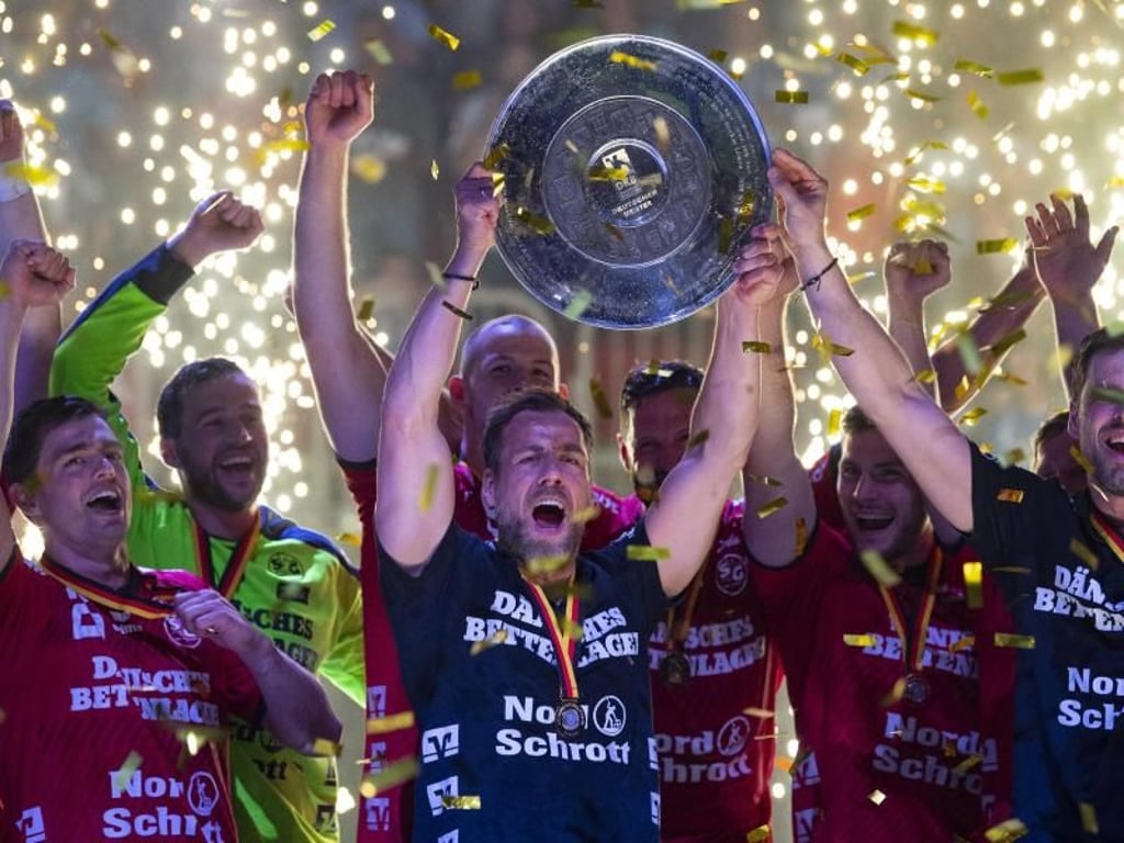 Maik Machulla (M) führte die Flensburger nun schon zu zwei Meistertiteln. Foto: Guido Kirchner