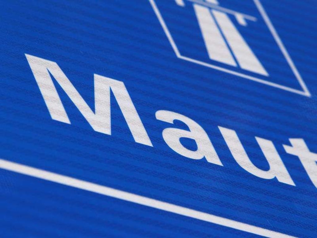 Zahlen fürs Fahren: In Österreich gelten für Schnellstraßen Mautgebühren. Foto: Karl-Josef Hildenbrand