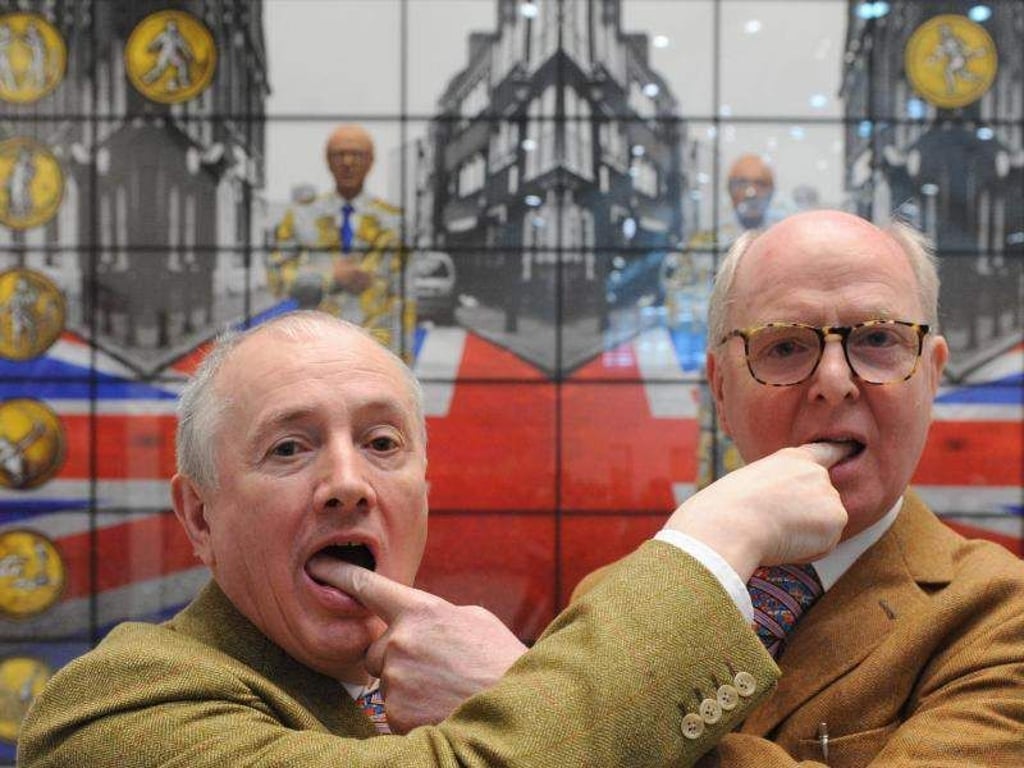 Ein Gesamtkunstwerk: Gilbert (l) und George. Foto: Marcus Brandt