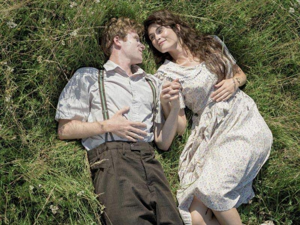 Glücklich vereint: Leo (Mark Rendall) und Alma (Gemma Arterton). Foto: PROKINO Filmverleih
