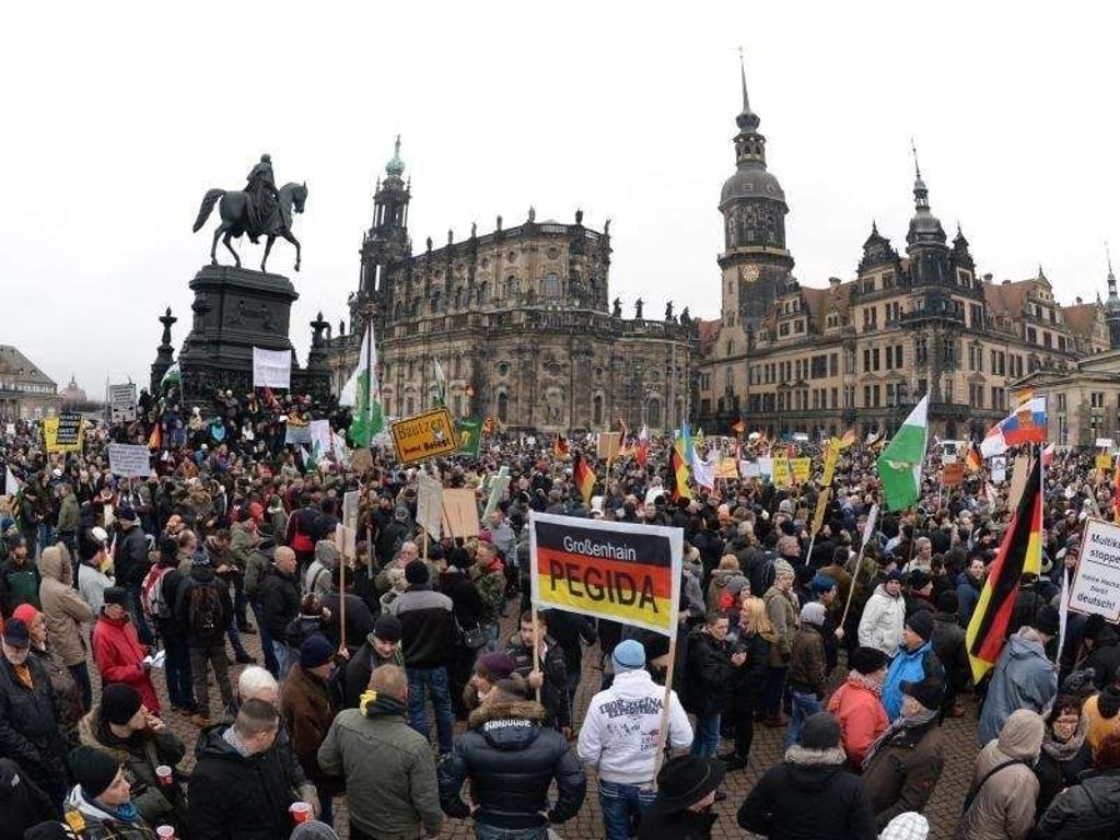 Die Pegida-Bewegung hat die für Montag geplante Kundgebung vorgezogen. Foto. Foto: Arno Burgi