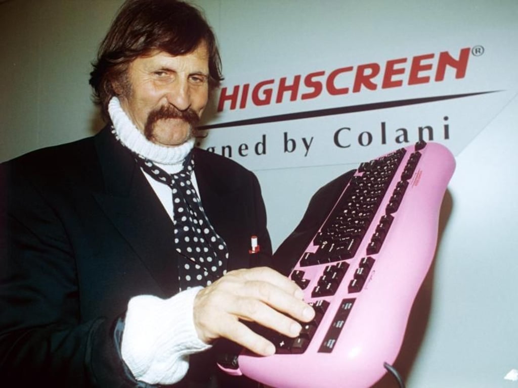 Luigi Colani stellte 1993 auf der Messe in Hannover seine neue, abgerundete Tastatur vor. Foto: Holger Hollemann