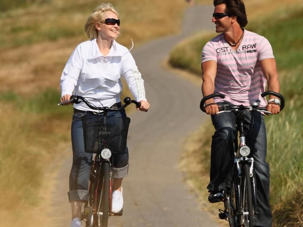 Auf Wangerooge fahren keine Autos: Die Insel lässt sich gut mit dem Rad erkunden. Foto: Kurverwaltung Wangerooge