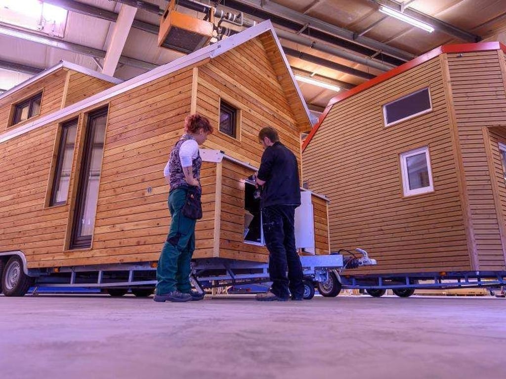 Die mobilen Eigenheime werden seit Jahresbeginn in Ludwigslust produziert. Foto: Jens Büttner/dpa-Zentralbild/dpa