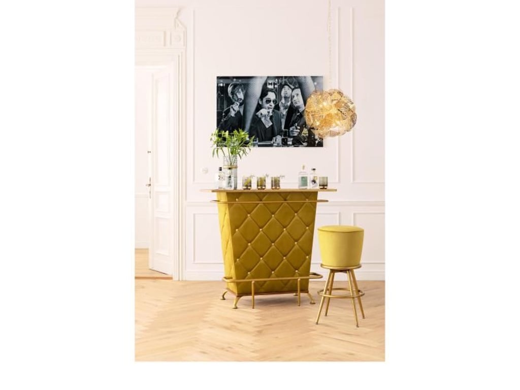 Eine Bar kann auch ein festes und stylishes Objekt im Raum sein, wie hier KARE Design zeigt. Foto: KARE Design