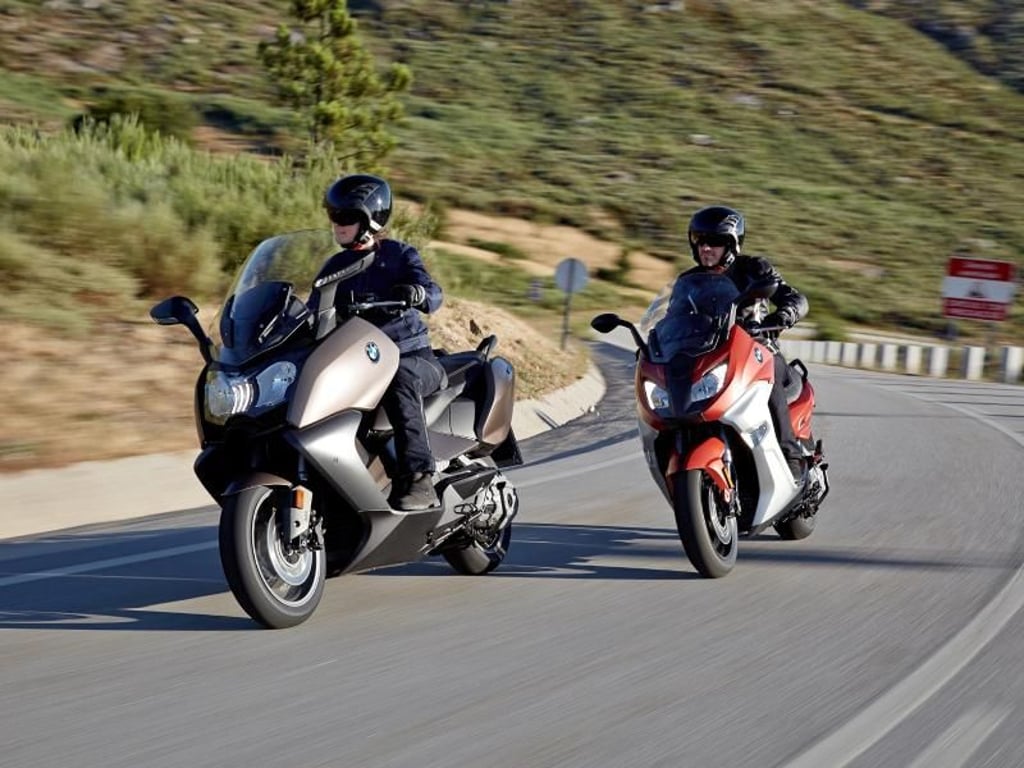 Große Roller wie die BMW C 650 lassen den Unterschied zum Motorrad klein werden. Foto: Daniel Kraus/BMW