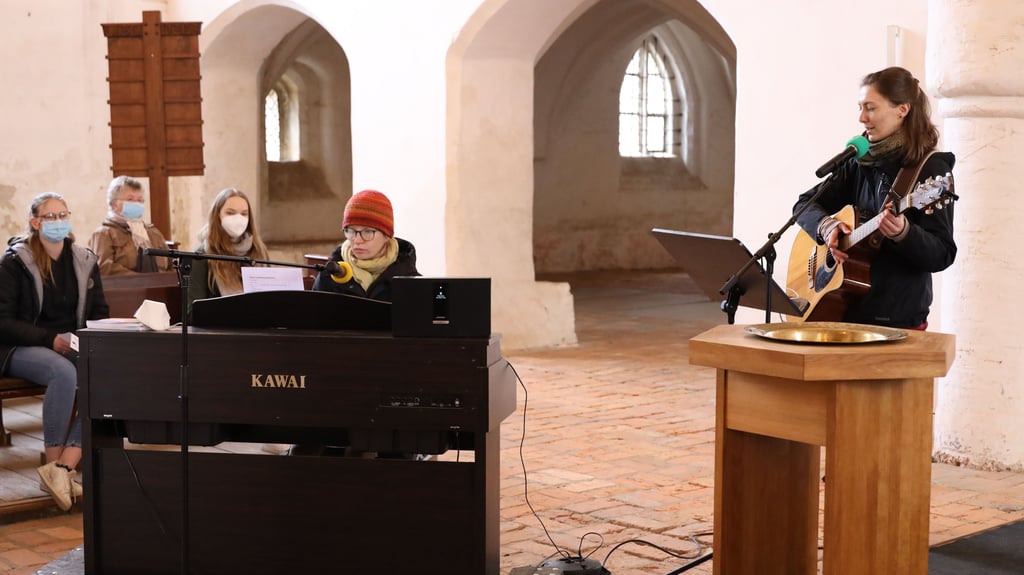 Die Vorstellung der Konfirmanden in Gardelegen wurde musikalisch umrahmt. Foto: Christina Dietmann