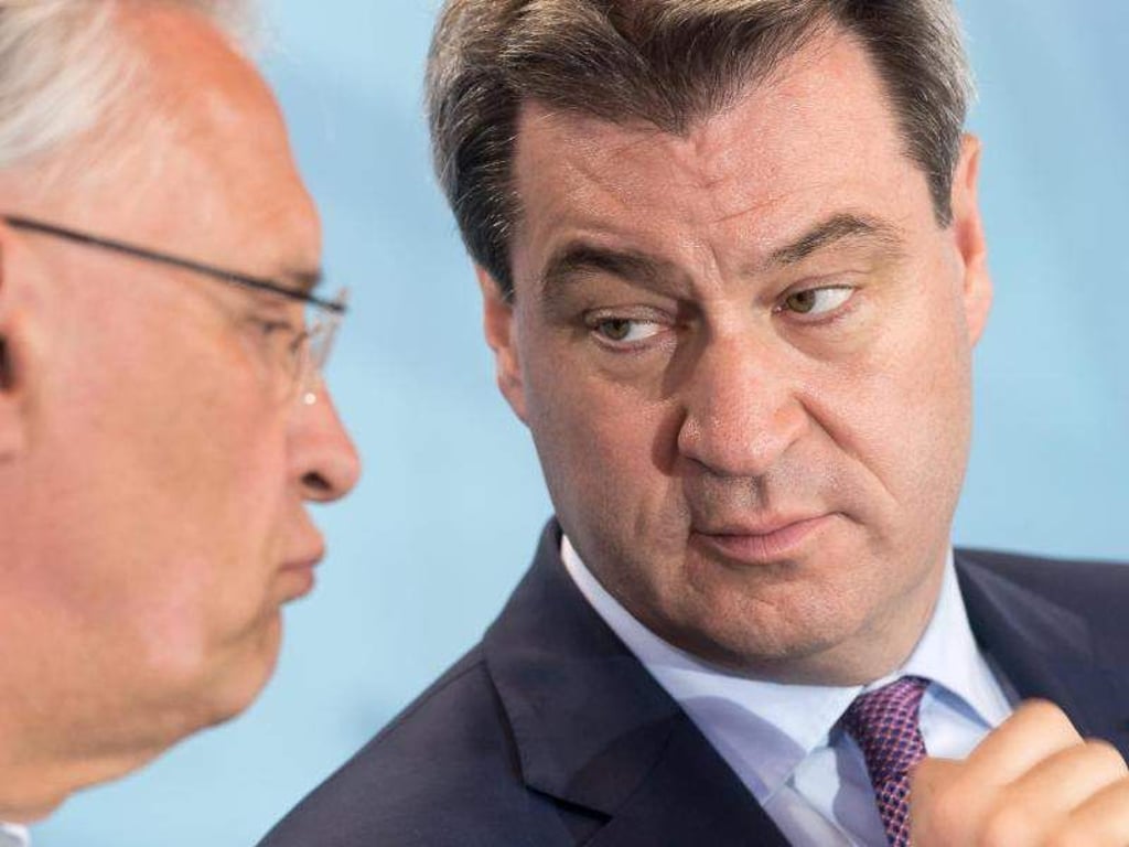 Joachim Herrmann Innenminister von Bayern (CSU) und Markus Söder, Bayerischer Ministerpräsident (CSU)in der bayerischen Staatskanzlei. Foto: Peter Kneffel