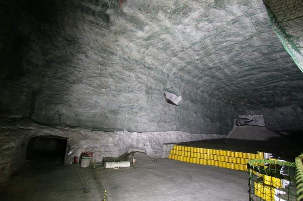 ARCHIV - In rund 500 Metern Tiefe lagern im Endlager für schwach und mittelradioaktiven Atommüll in Morsleben (Bördekreis) Fässer mit Atommüll, aufgenommen am 21.10.2009. Das Atommülllager in Morsleben soll für immer verschlossen werden. Tausende Kubikmeter schwach- und mittelradioaktive Abfälle würden für immer unter der Erde verschwinden. Bürger und Verbände sind besorgt. Ab Donnerstag 13.10.2011 können sie ihre Einwände vortragen. Foto: Jens Wolf dpa/lah/lni +++(c) dpa - Bildfunk+++
