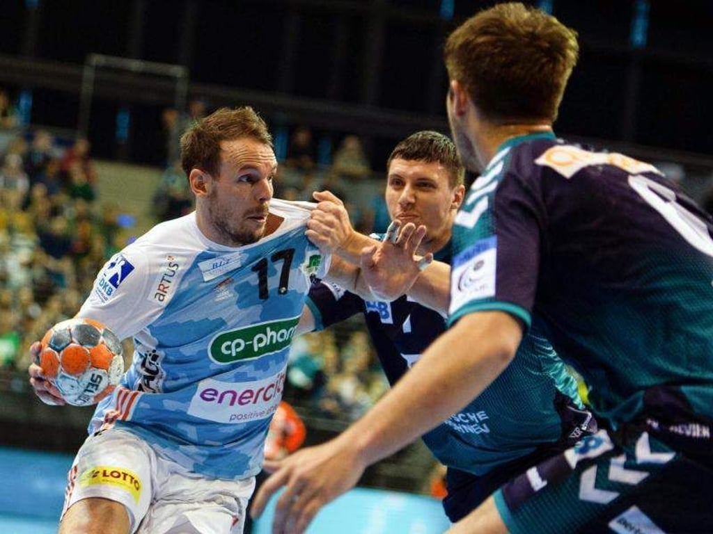 Kai Häfner (l) trägt bald das Trikot der Melsunger. Foto: Lisa Ducret