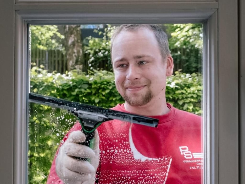 Nach getaner Arbeit sieht man immer einen Unterschied von vorher zu nachher. Das gefällt dem Auszubildenden Sebastian Duda an seiner Ausbildung. Foto: Ole Spata