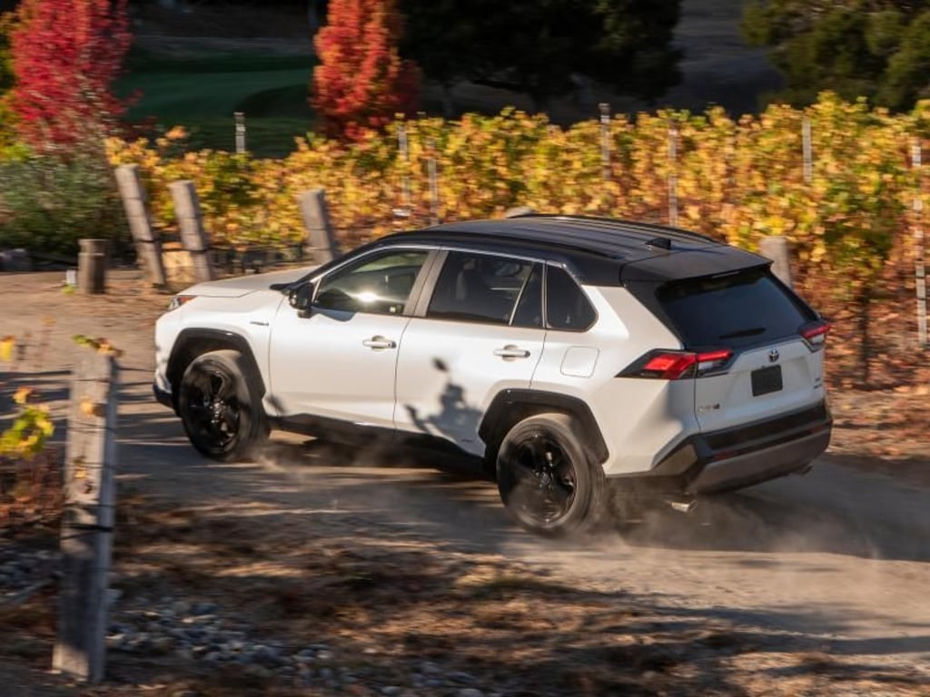 Der Toyota RAV4 Hybrid ist ab 32.990 Euro zu haben. Foto: Toyota