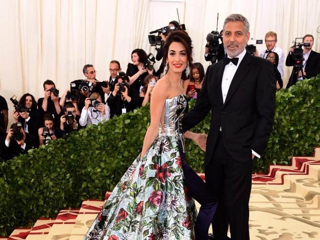 Amal und George Clooney bei der «Met Gala» in New York. Foto: Ian West