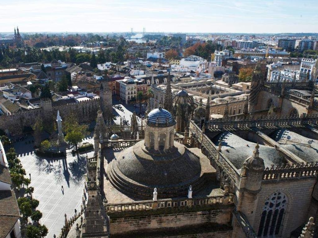 Blick vom Turm der Kathedrale auf die Altstadt von Sevilla. Foto: Bernd Thissen