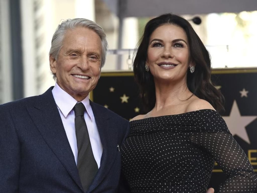 Der Schauspieler Michael Douglas und seine Frau Catherine Zeta-Jones. Foto: Chris Pizzello/Invision/AP