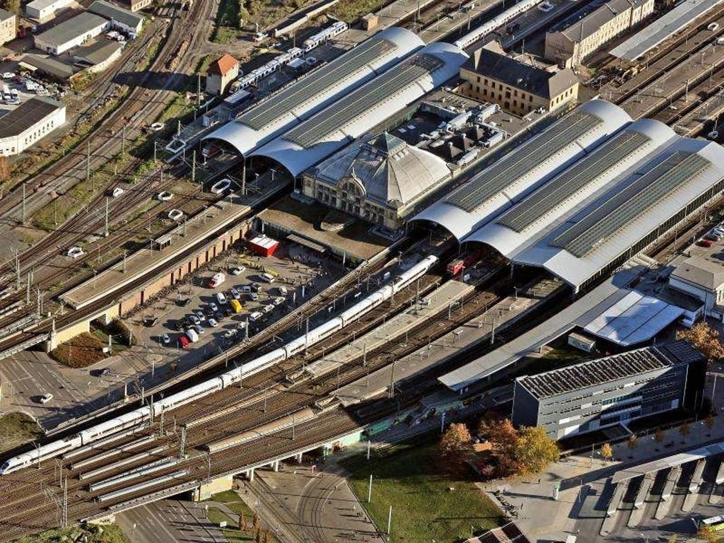 Blick aus der Luft auf den Hauptbahnhof in Halle/Saale. Foto: Jan Woitas/Archiv
