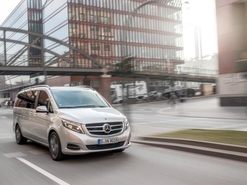 Familientransporter: Große Vans wie die V-Klasse von Mercedes können bis zu acht Personen Platz bieten. Foto: Daimler AG