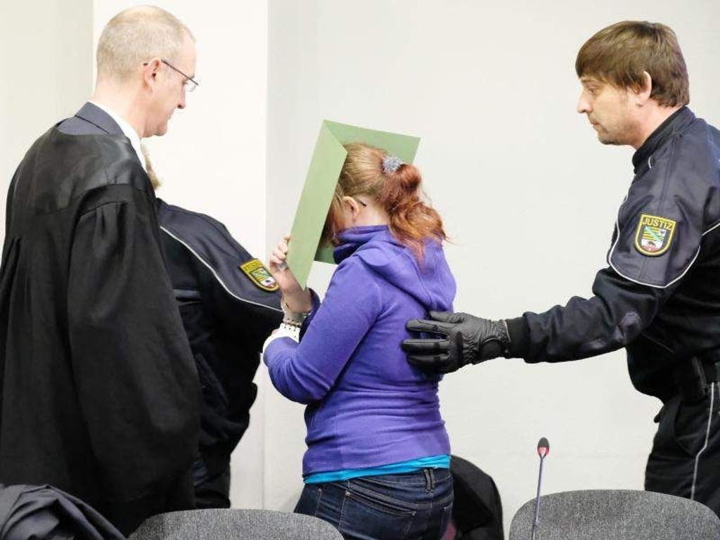 Die wegen Mordes an einer chinesischen Studentin angeklagte Xenia I. im Landgericht in Dessau. Foto: Sebastian Willnow