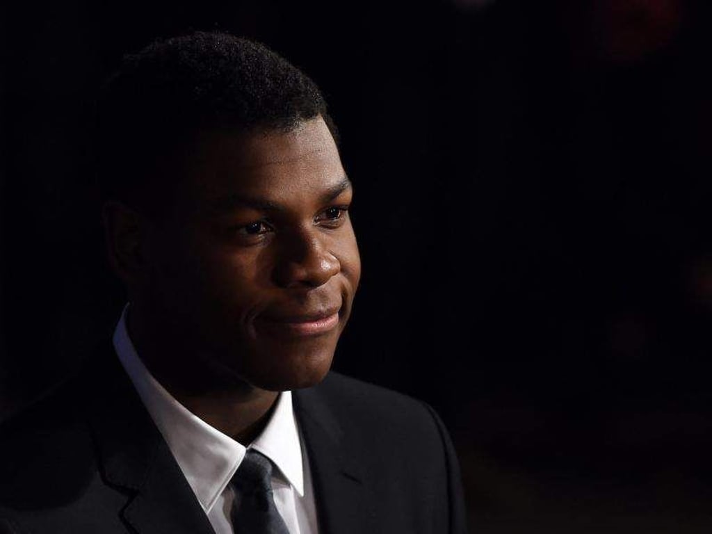 John Boyega kümmert sich um die Fans. Foto: Franck Robichon/Archiv