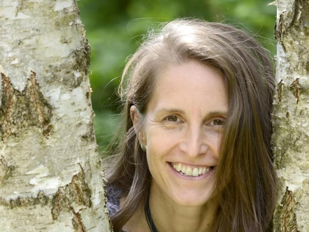 Simone Britsch lebt mit ihrer Familie in dem ökologischen Gemeinschaftsprojekt «Sieben Linden» bei Salzwedel. Foto: Satoshi Hirsch/Ökodorf Sieben Linden