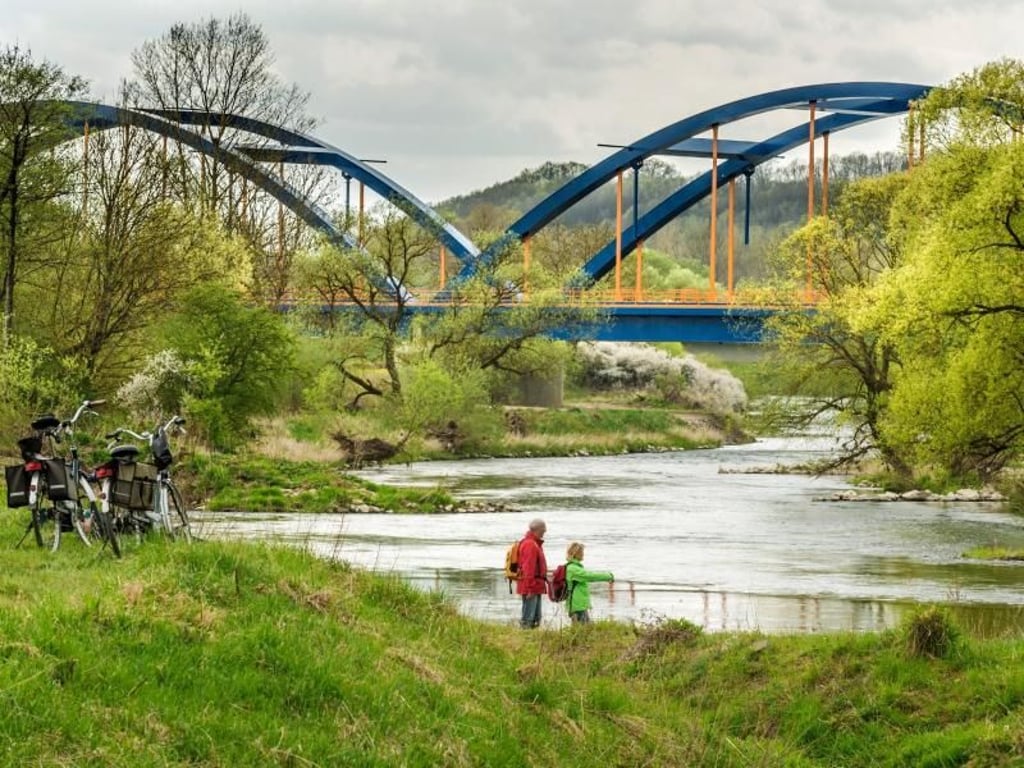 Wanderer, die den Sieben-Flüsse-Wanderweg mit Start und Ziel in Bamberg komplett absolvieren wollen, müssen 200 Kilometer zurücklegen. Foto: Andreas Hub/Flussparadies Franken/dpa-tmn