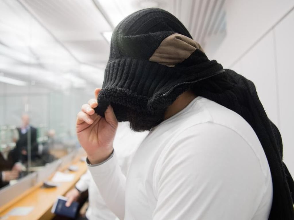 AmrisAuftraggeber? Abu Walaa im Oberlandesgericht in Celle. Foto: Julian Stratenschulte