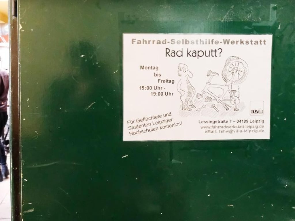 Nötiges Werkzeug und Expertenrat gibt es in Selbsthilfe-Werkstätten wie der von Markus Geng in Leipzig. Geschraubt werden muss aber selbst. Foto: Sebastian Willnow/dpa-tmn