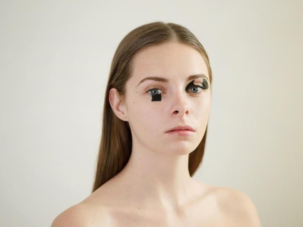 Für Mutige: Der absolute Hingucker ist in diesem Sommer der Graphic Eyeliner. Hier betont der Lidstrich nicht nur den Wimpernkranz, sondern wird zu einem eigenen Kunstwerk. Foto: Klaus-Dietmar Gabbert