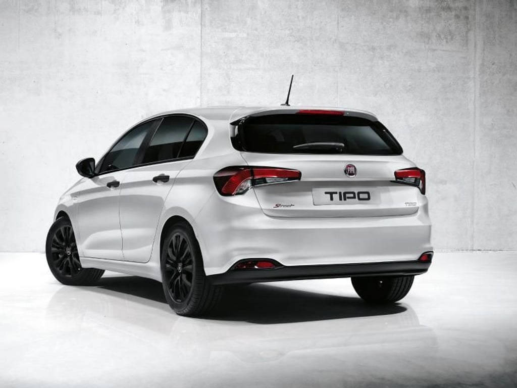 Frisch sortiert: Die neue Einstiegslinie beim Fiat Tipo heißt Street und beinhaltet unter anderem schwarz lackierte 16-Zöller. Foto: FCA Group