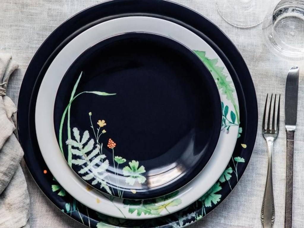 Die neue Geschirr-Themenwelt Moon Meadow von Kahla ziert ein blumiges Dekor von heimischen Wiesen. Foto: Kahla