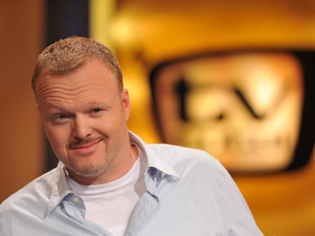 Stefan Raab vor dem Logo der ProSieben-Sendung "TV total". Foto: Jörg Carstensen