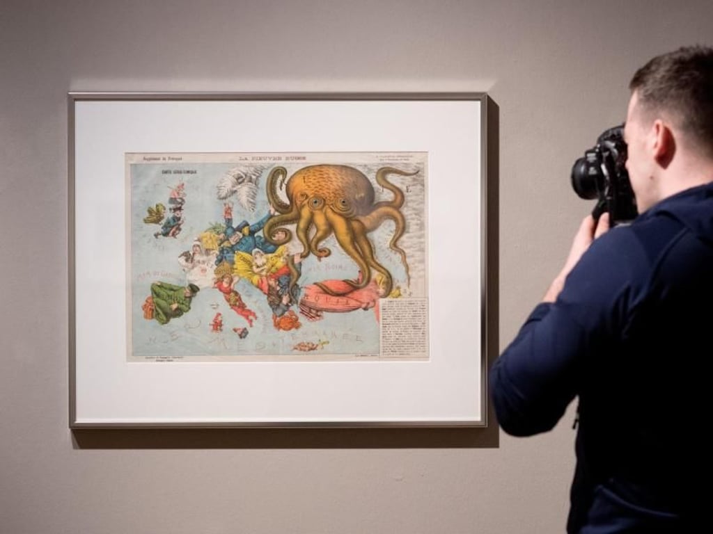 Das Bild «La Pieuvre Russe» (Die russische Krake, 1877/1878) im Museum Wilhelm Busch. Foto: Julian Stratenschulte