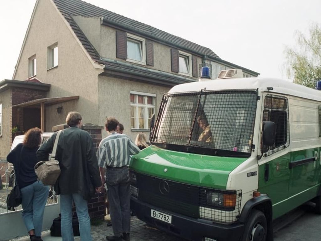 «Dagobert» wird am 22. April 1994 in Berlin verhaftet - nach zwei Jahren Fahndung und 29 gescheiterten Geldübergaben. Foto: Bernd Settnik