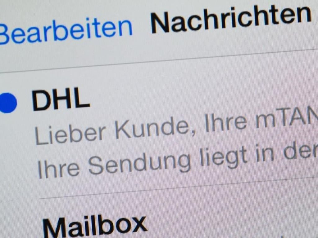 Auch Unternehmen kommunizieren gerne via SMS mit ihren Kunden. Foto: Andrea Warnecke