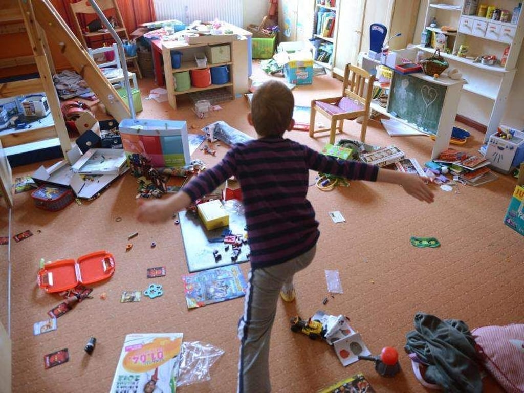Das Spielzeug türmt sich: Gibt es zu viele Angebote, sind Kinder davon schnell überfordert. Foto: Jens Kalaene/dpa-Zentralbild
