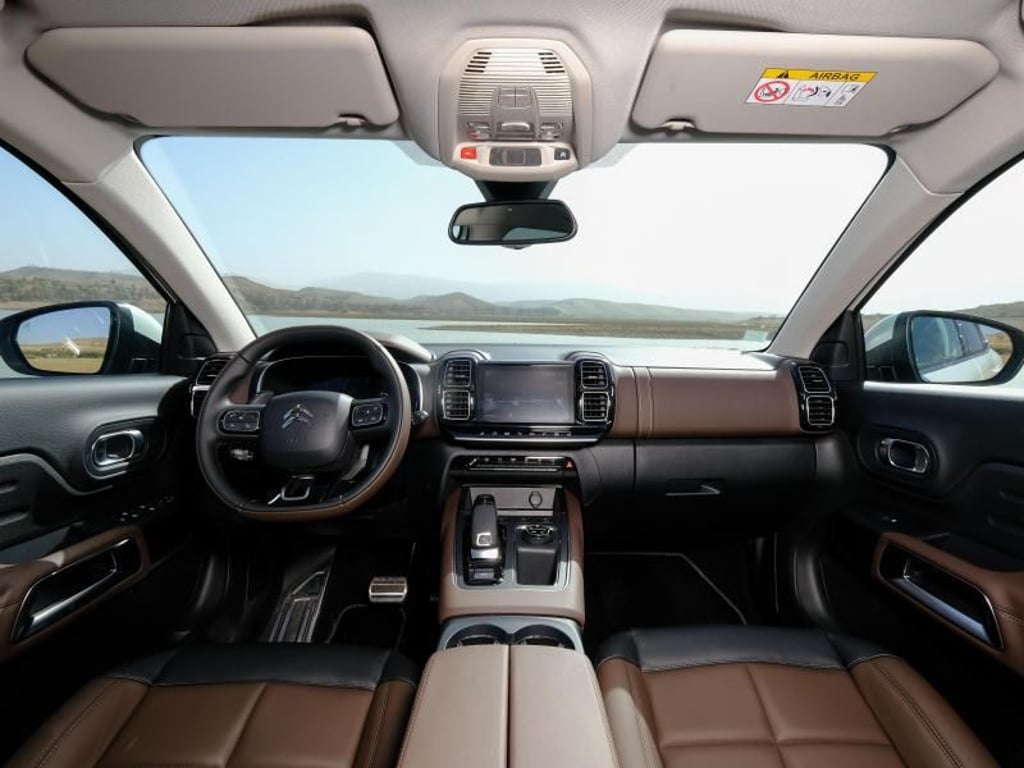 Wie im Wohnzimmer: Im Inneren des C5 Aircross ist es komfortabel und gemütlich. Foto: Citroën
