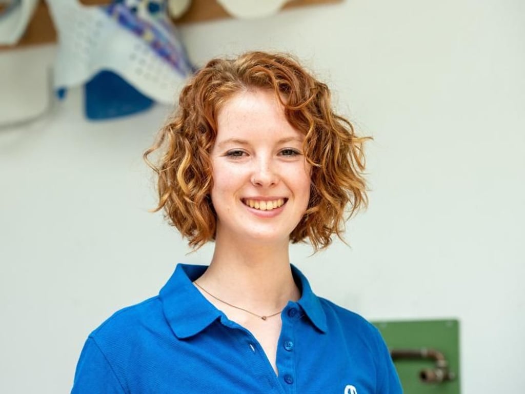 Nach einem Praktikum bei ihrem Arbeitgeber hat sie sich dort für die Ausbildung zur Orthopädietechnik-Mechanikerin beworben: Inzwischen ist Luisa Richter im zweiten Lehrjahr. Foto: Caroline Seidel