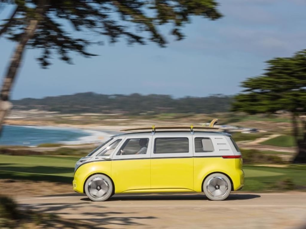 Mit seinem 374 PS starken Elektromotor erreicht der ID Buzz eine Spitzengeschwindigkeit von 160 km/h. Foto: Ingo Barenschee/VW/dpa-infocom