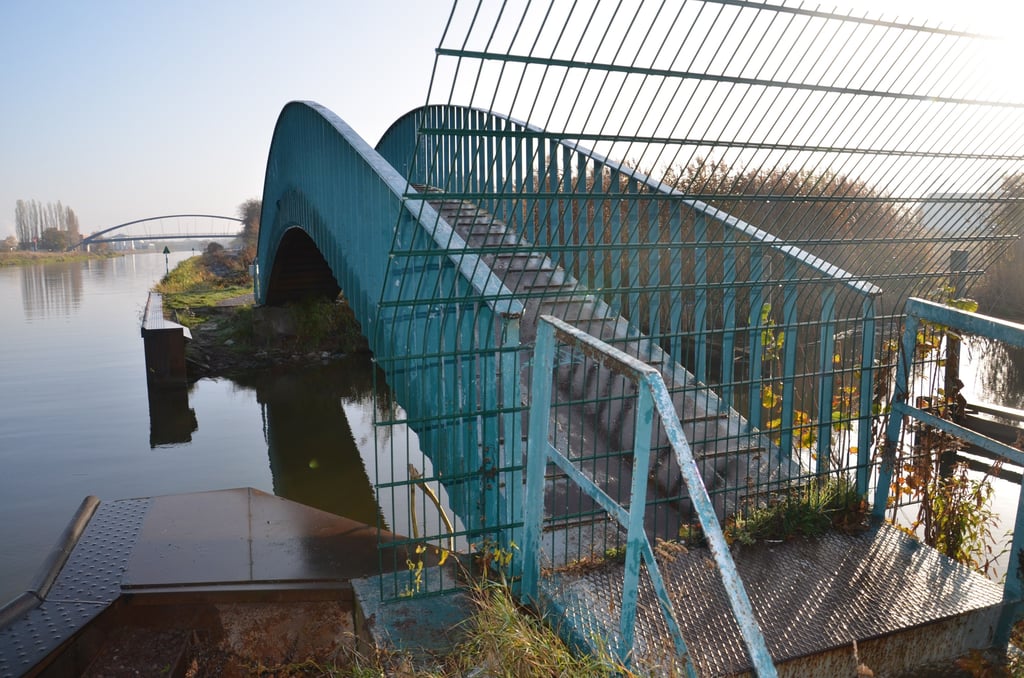 Die Brücke am Treidelweg in Genthin ist seit vier Jahren gesperrt.