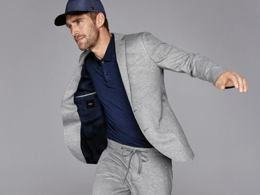 So wird die Jogginghose Teil eines lässigen Business-Outfits: Sakko und Hose sind aus dem gleichen dezenten Stoff. Foto: s.Oliver