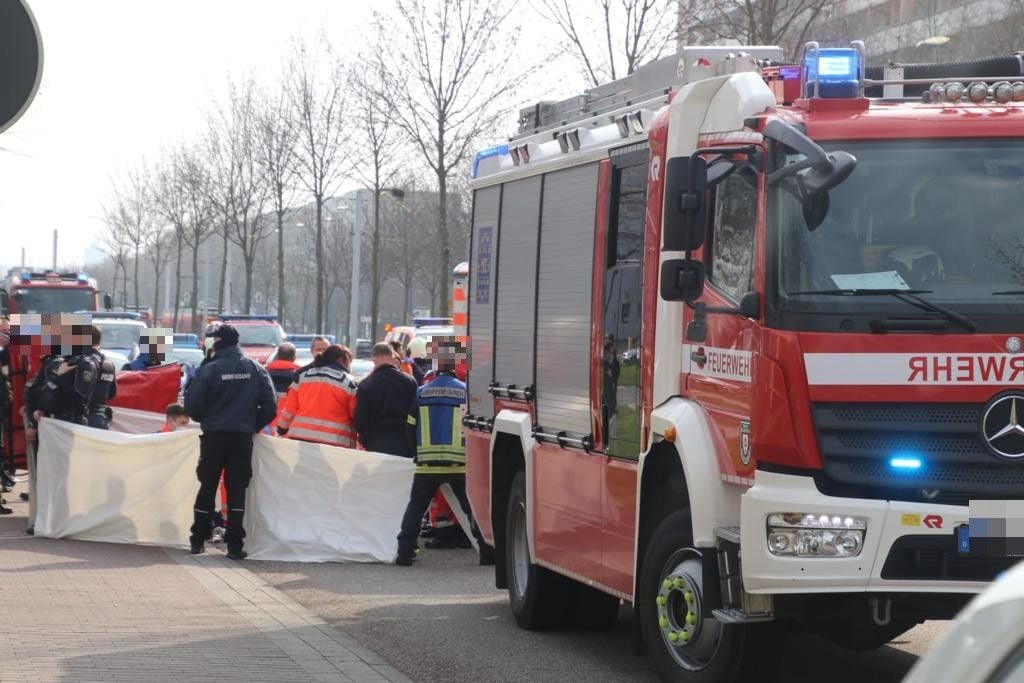 Unfall in Halle-Neustadt mit einer Toten.