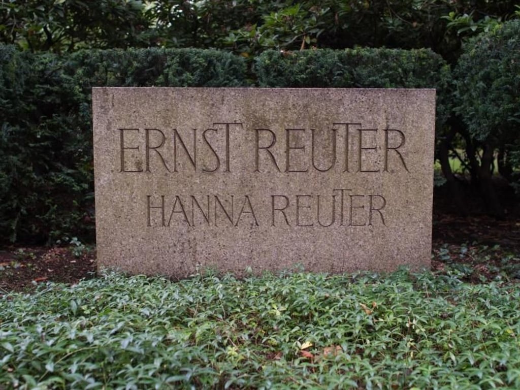Der ehemalige Regierende Bürgermeister von Berlin Ernst Reuter ist in einem Grab zusammen mit seiner Frau Hanna beigesetzt. Foto: Klaus-Dietmar Gabbert