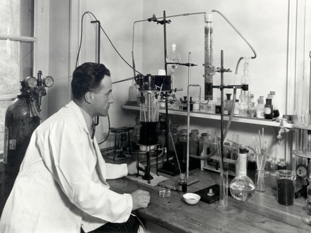 Chemiker Max Morgenthaler musste eine Weile in seinem Labor tüffteln, bis er einen guten Instant-Kaffee erfand. Foto: Nestle