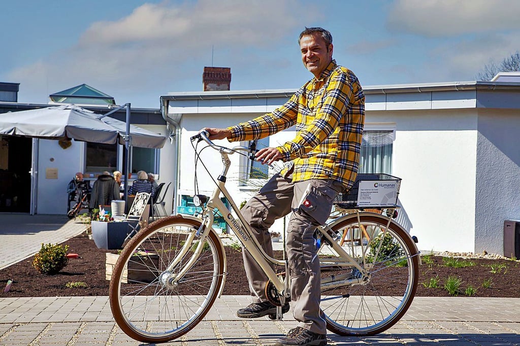 „Humanas läuft“ oder radelt, wie hier Mitarbeiter Ronny Banse vom Wohnpark Heyrothsberge.
