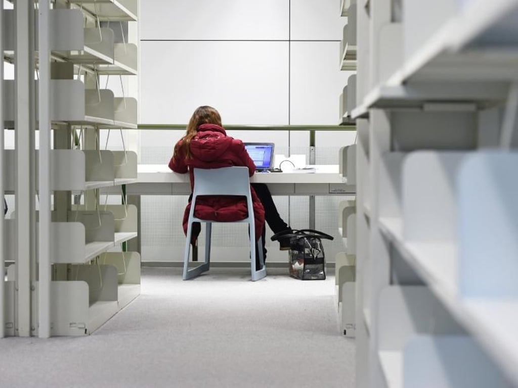 PC statt Bücher: Durch E-Learning haben Studenten von überall aus Zugriff auf Lerninhalte. Foto: Felix Kästle