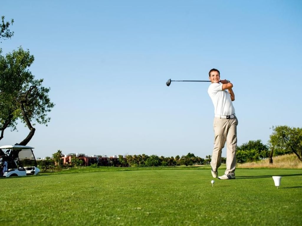 Soft-Golfer spielen im Urlaub eher nebenbei, wie zum Beispiel hier im Robinson-Club an der Algarve. Der Sport ist dann mehr eine Ergänzung des übrigen Urlaubs als zentraler Bestandteil. Foto: TUI