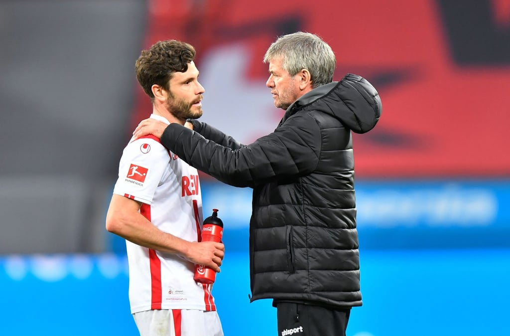 Kölns Trainer Friedhelm Funkel setzt auf seinen Kapitän Jonas Hector.