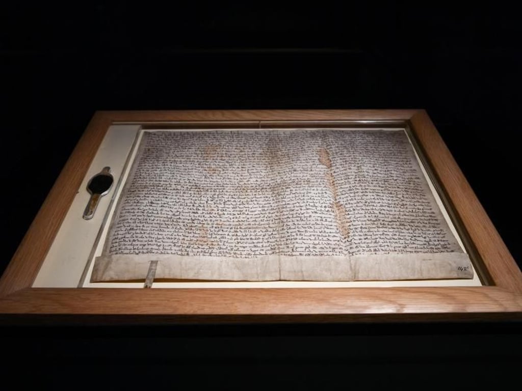 Das Original-Pergament der Magna Charta vom November 1217 ist in der Ausstellung zu sehen. Foto: Uwe Anspach